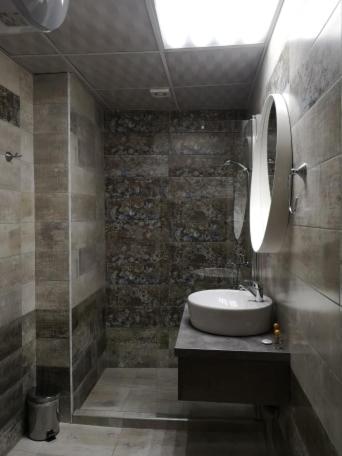 Central Hotel - image 6