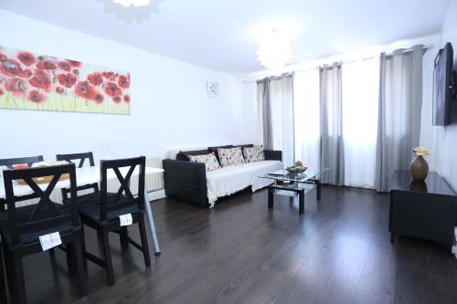 Beautiful 3 Beds House West Thamesmead London, Plumstead, London