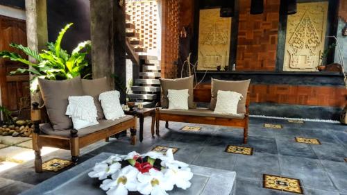 Oma Watu Inn in Watukarung