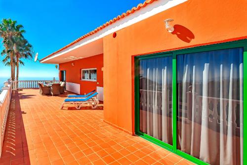 Villa Raquel con las vistas al mar - image 17