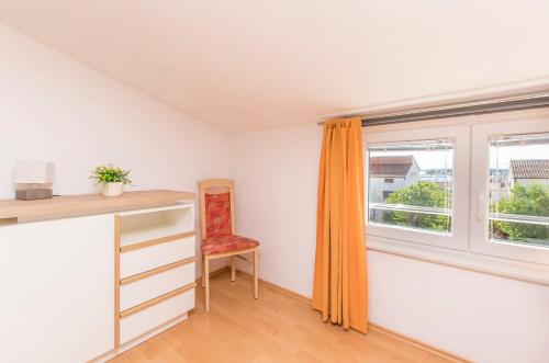 One-Bedroom Apartment image 8