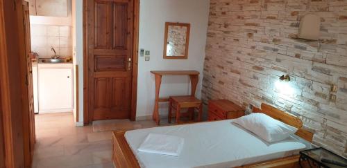 EVI Studios & Apartments – Naxos City, UT