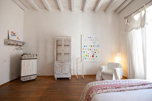 Charming seafront room in Ortigia by Wonderful Italy
