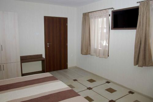 Stariya oreh pool & garden - image 5