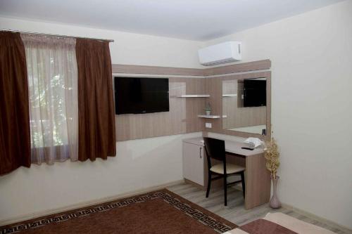 Stariya oreh pool & garden - image 8