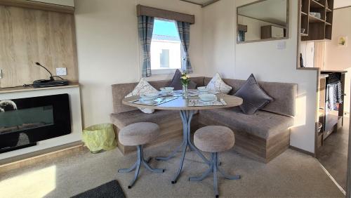 Luxury 2019 8 berth Caravan with Hot Tub @ Tattershall Lakes