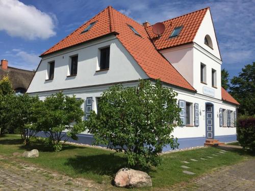 Neue Reihe 43 Villa Regulus EG - Tap to explore photos