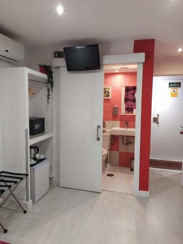 Twin Room image 5