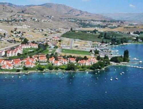 Spacious Resort Condos Fronting Beautiful Lake Chelan - image 3