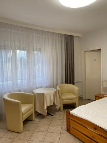  Part Cafe Residence in Dunakeszi