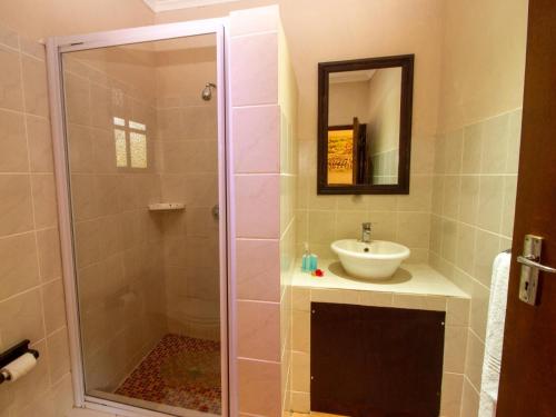 Emdoneni Lodge with Zululand Cat Conservation Project Emdoneni Lodge with Zululand Cat Conservation Project