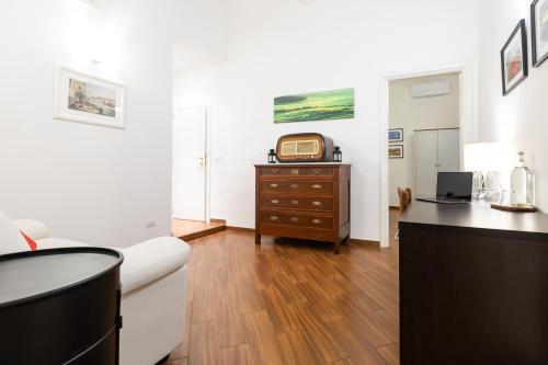 Maison Orange - image 11