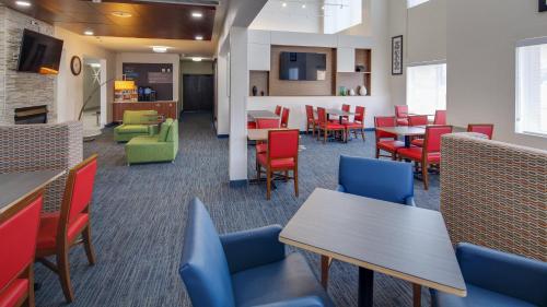 Holiday Inn Express & Suites Detroit - Farmington Hills by IHG in Northville, USA