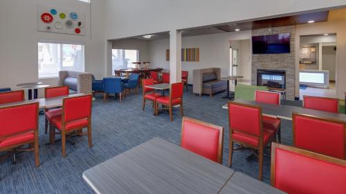 อาหารและเครื่องดื่ม, Holiday Inn Express & Suites Detroit - Farmington Hills By IHG in โนวี