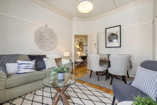 Cute‌ ‌3-Bed‌ ‌Unit‌ ‌with‌ ‌Balcony‌ ‌5‌ ‌min‌ ‌from‌ ‌Beach‌