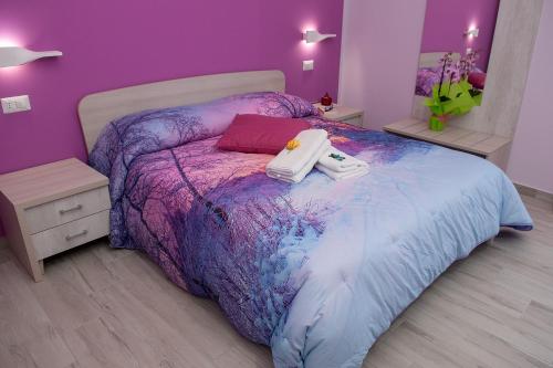 1 king bed, 1 twin bed