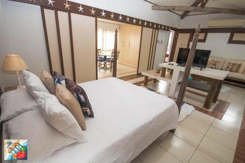 Premium Quadruple Room image 9