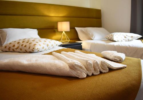 2 twin beds