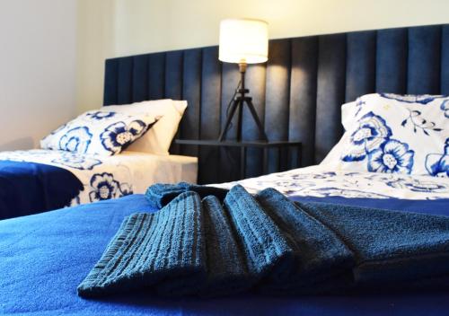 2 twin beds