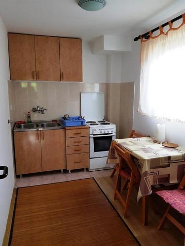 keuken, Apartments and rooms Villa Mačva - Banja Koviljača (Apartments and rooms Villa Macva - Banja Koviljaca) in Banja Koviljaca