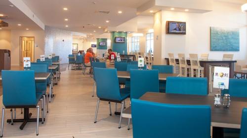 Holiday Inn Express & Suites Panama City Beach Beachfront, an IHG Hotel