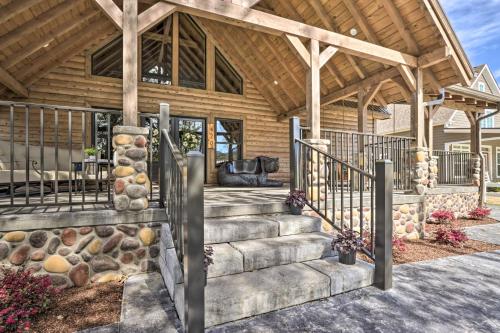 Riverfront Cabin with Hot Tub - 3 Miles to Dollywood