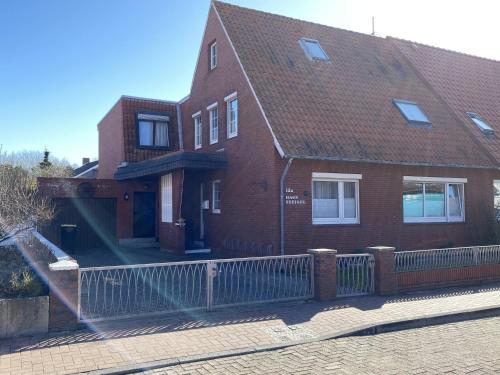 Haus Seeigel Strandflieder near Norderney Airport