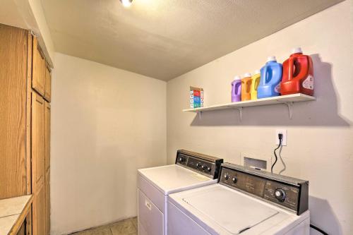 Pet-Friendly Home - 7 Mi to Downtown Tucson!