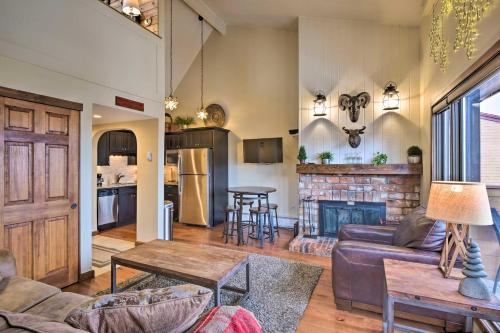 At Base of Peak 9! Unit w/ Hot Tub in Breckenridge – khách sạn tại Khu trung tâm lịch sử