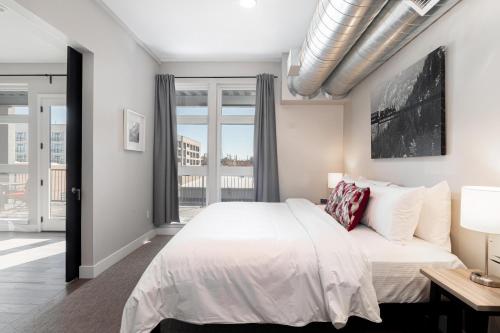 Modern RiNo Condo - Amazing Location - WFH Ready