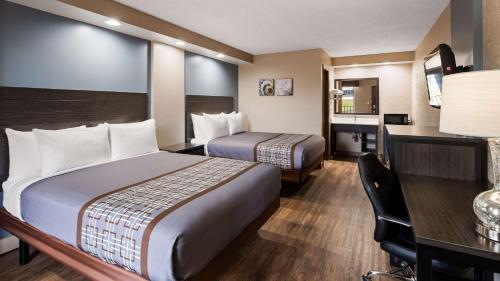 2 queen beds