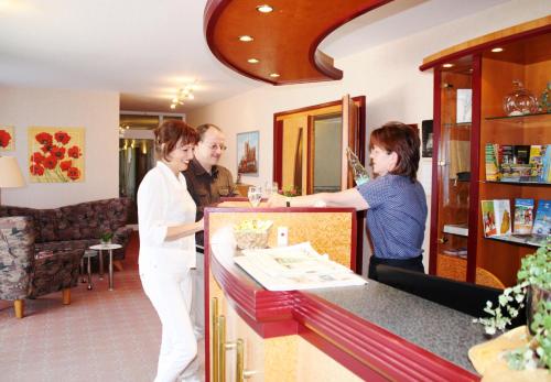 Előcsarnok, Carmina am See in Karnin