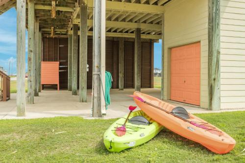 Huge Tiki Crows Nest with 360 Panoramic Views of Gulf Bay Beach and Bridge - image 10