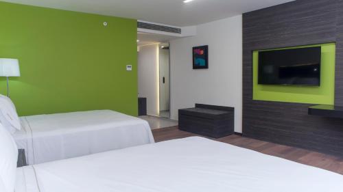 294149914 Holiday Inn Express Mexico Aeropuerto by IHG