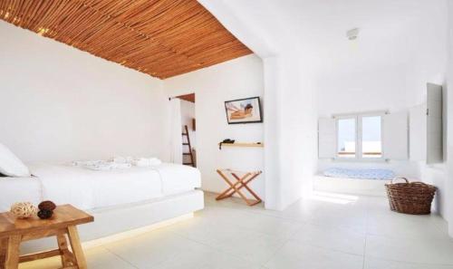 Rocabella Santorini Hotel & Spa Set in a prime location of Santorini, Rocabella Santorini Resort & Spa puts everything the city has to offer just outside your doorstep. The property has everything you need for a comfortable stay. Se