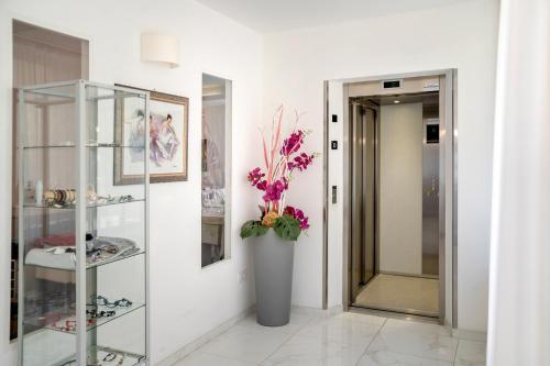 Superior Small Room with Balcony image 8