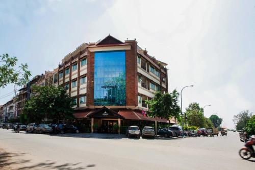 Almond Hotel