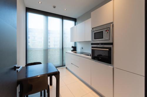 2 bedrooms, 5 beds