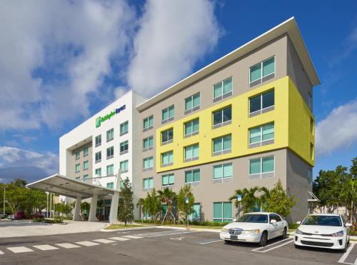 Holiday Inn Express Doral Miami, an IHG Hotel