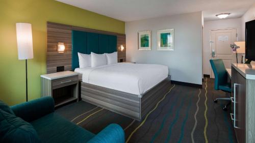 Best Western Plus Oceanside Inn - image 12