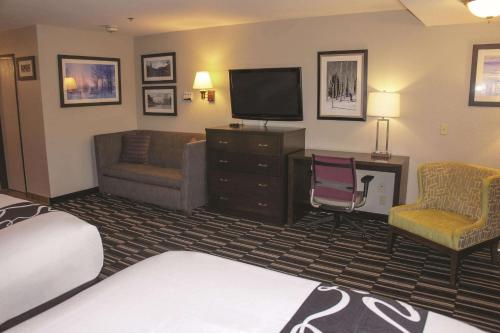 3 Queen Beds, Sofa Bed, Non-Smoking