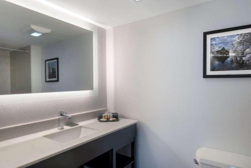 La Quinta by Wyndham Raleigh Downtown North - main image