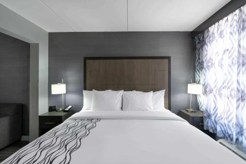La Quinta by Wyndham Raleigh Downtown North - image 4