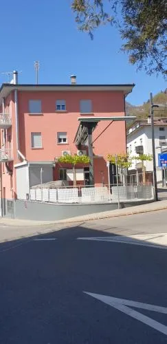 Ristorante Gordolese con alloggio in Gordola, Schweiz