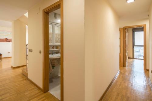 Atico Top Granada, Penthouse, 18-19th floor, City Centre, Views, Terrace, Free Parking