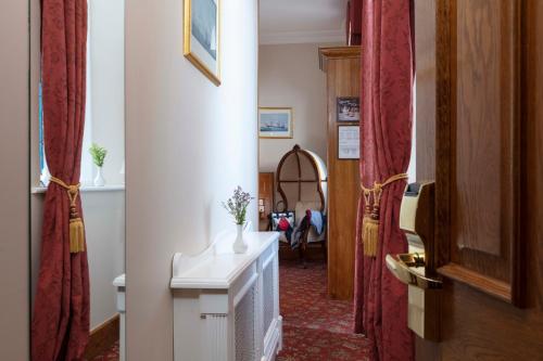 Scholars Townhouse Hotel - image 4