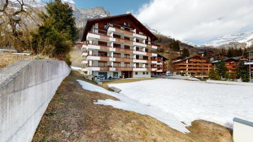 Gonenstein Residence in Leukerbad, entire apartment/studio with balcony