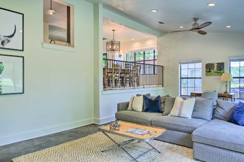 Comfort Cottage with Patio by Top Outdoor Attractions - image 3