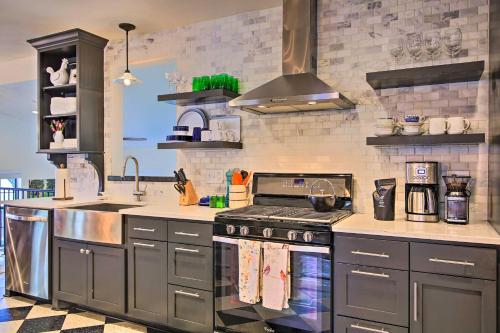Beautiful Hill Country Cottage - Walk to Downtown! in Comfort (TX)