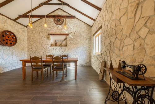 Holiday home with pool Barba - image 4